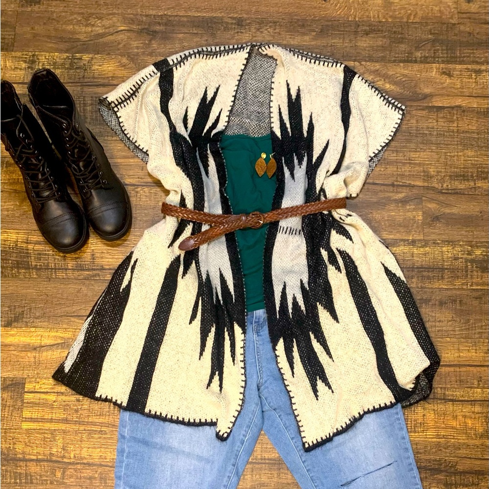 Short Sleeve Kimono Style Tribal Print Sweater L